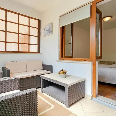 Apartman Erika 4 *