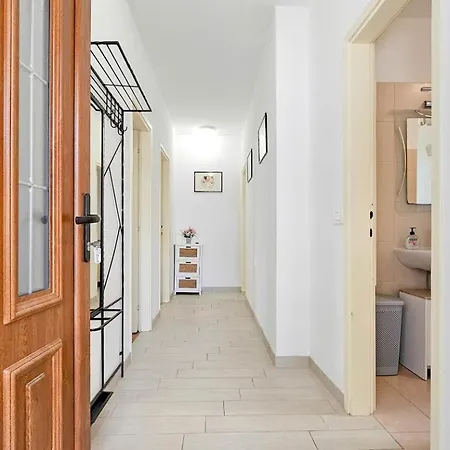 Apartman Erika 4 *